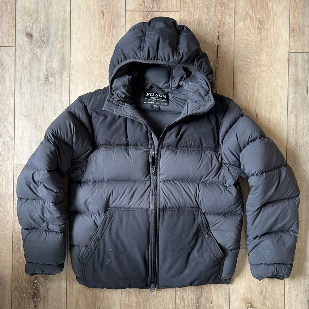 Filson Men’s Hooded Puffer Jacket in Black